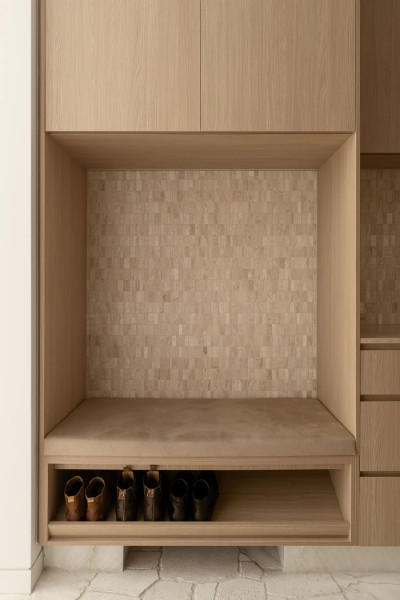 ELOWEN STONE – FREEFORM