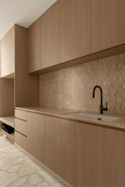 ELOWEN STONE – FREEFORM