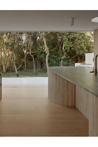 SUPERWHITE TRAVERTINE FLUTES