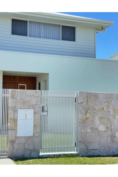 CASPER STONE – FREEFORM