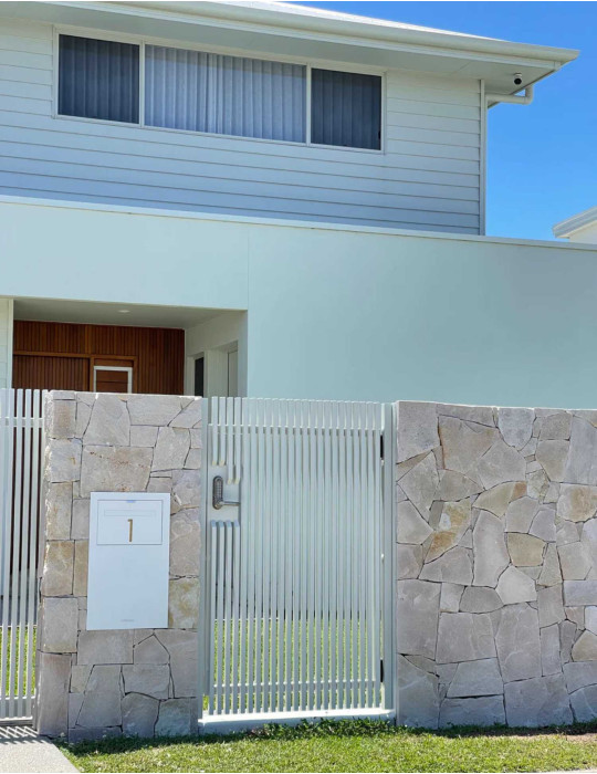 CASPER STONE – FREEFORM