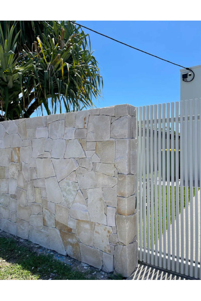 CASPER STONE – FREEFORM