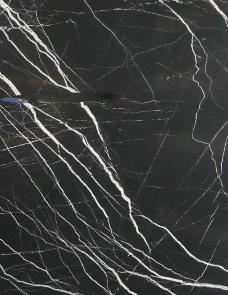 NERO MARQUINA