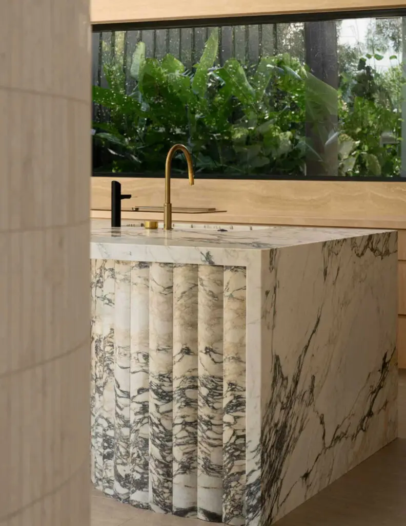 CALACATTA VIOLA MARBLE FLUTES